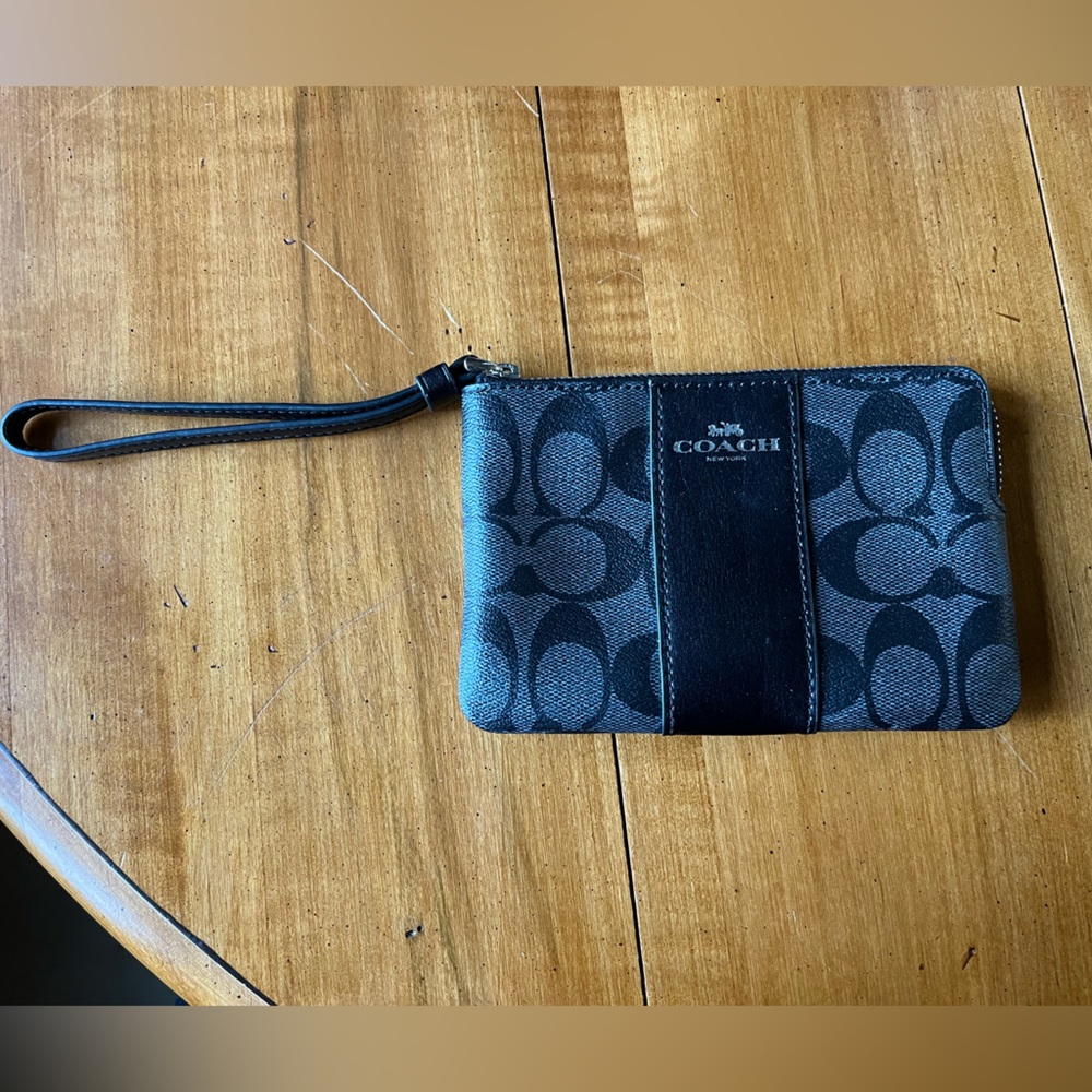 NWOT coach wristlet Purse Bag in Black